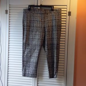Capri black and white pants